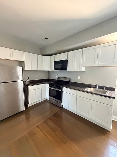 151 Howard Ave #2L Photo 1