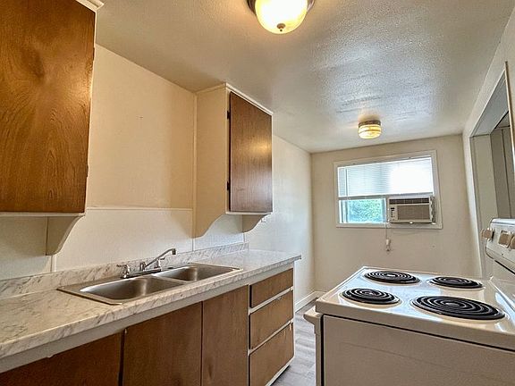 4th image of 2709 W Rose Hill St