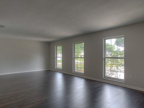 3rd image of 504 San Jose Pl