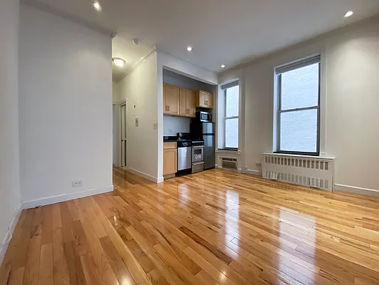 Rented by Kahen Properties | media 10