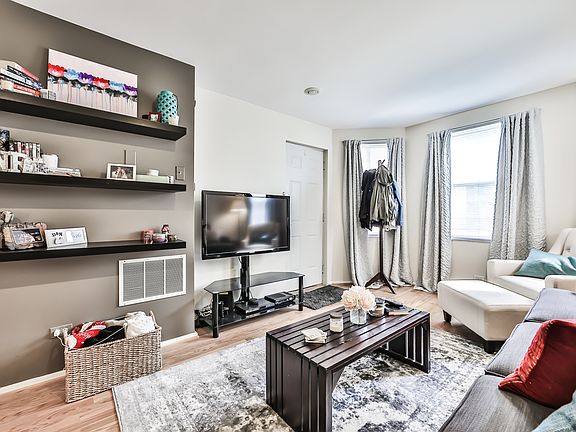 5th image of 3238 N Southport Ave #1