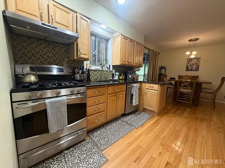 652 Holly Ln — Photo 4