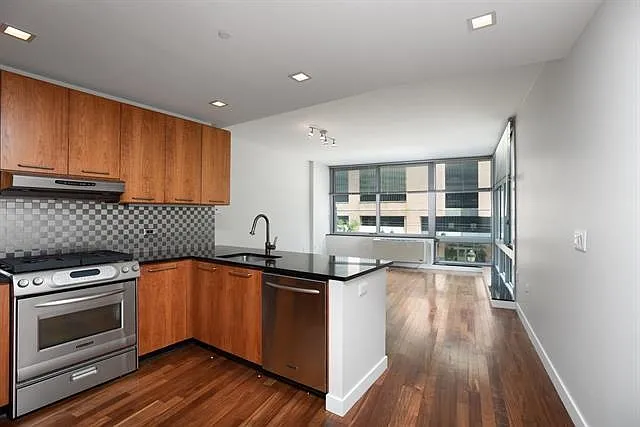 25 Hudson St #314 — Photo 10