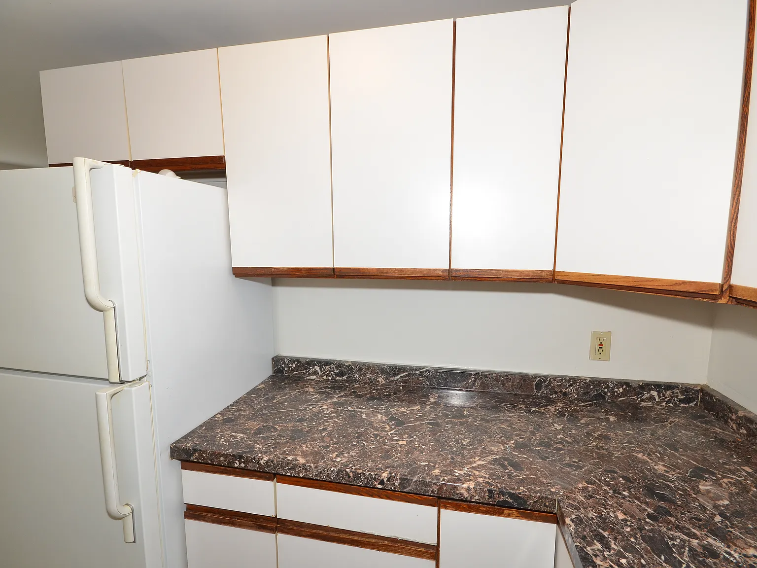 2 bed, 700 sqft, $1,900 — Photo 2