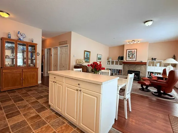 2850 W 51st St SW #109, Calgary, AB T3E 6S7