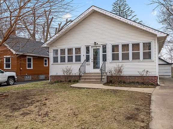 2nd image of 2120 40th St