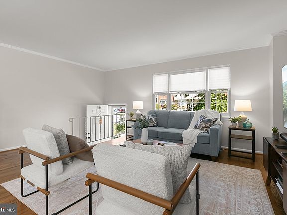 5th image of 957 Stormont Cir