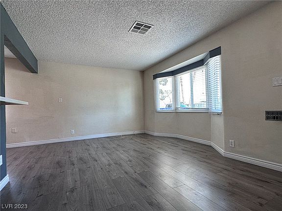 5th image of 210 Spencer St