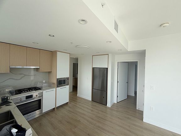 2nd image of 567 Clarke Rd #810