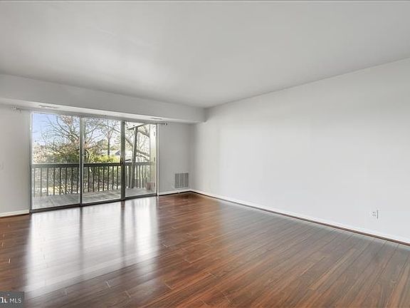 3rd image of 755 Fairview Ave APT C