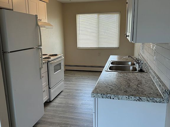 5th image of 490 E Elm St #204