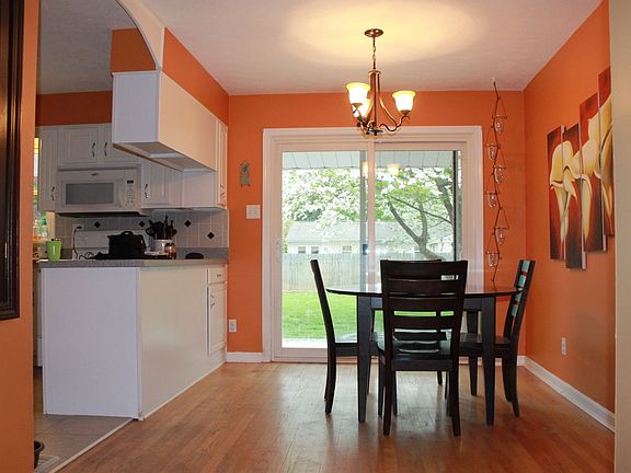 3rd image of 4020 Laurelwood Ave