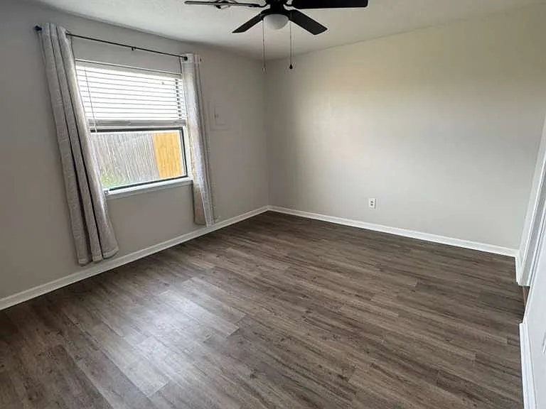 5401 NW King Richard Ave #B — Photo 17