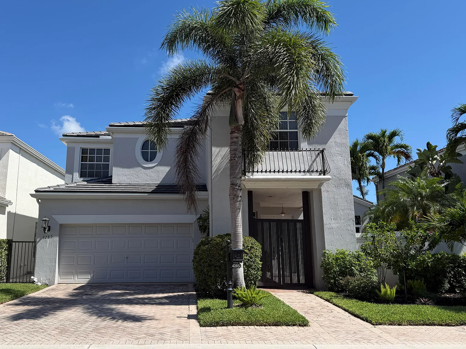 3 bed, 2.5 bath, 2999 sqft, $15,000 — Photo 1