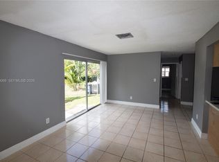 825 SW 10th St #A, Hallandale, FL 33009