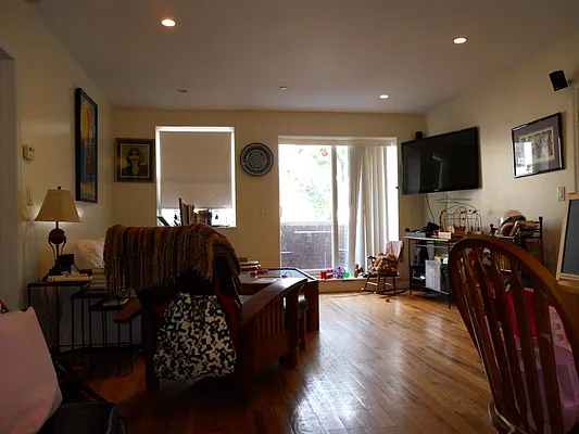 Rented by Urban Realty NYC | media 35