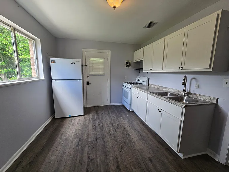 424B Bryan St — Photo 5
