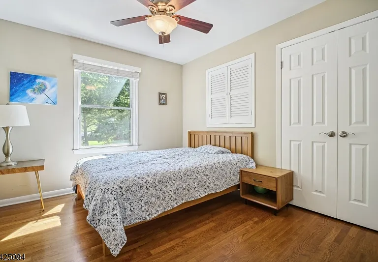 195 Chaucer Dr — Photo 9