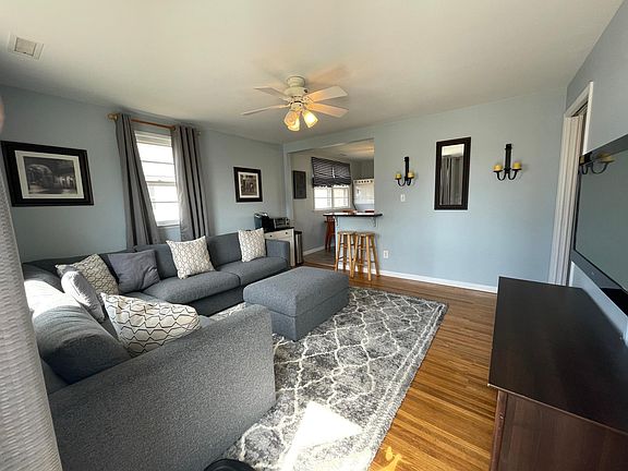 Family room with cable, Wi-Fi, Roku, DVD player, board games