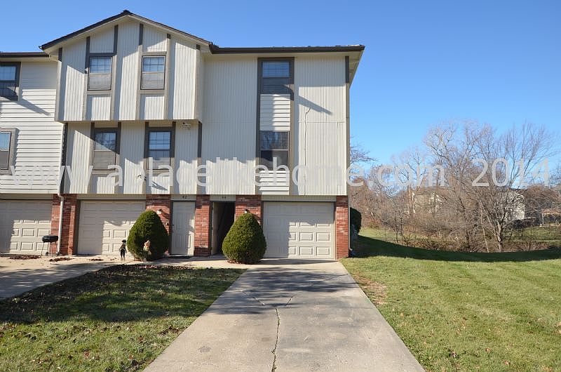 1st image of 414 NE Timbercreek Dr