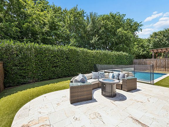 3rd image of 405 Cypress Garden Dr