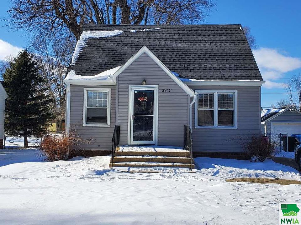 1st image of 2917 Center St