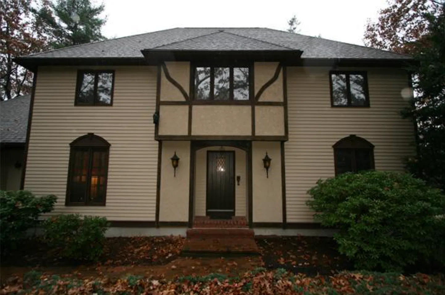 4 bed, 3000 sqft, $1,250 — Photo 1