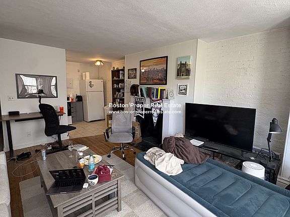 2nd image of 379 Marlborough St APT 3