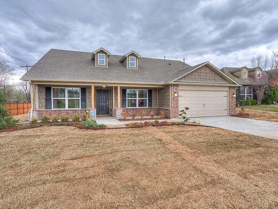 1st image of 2311 Maplewood Dr