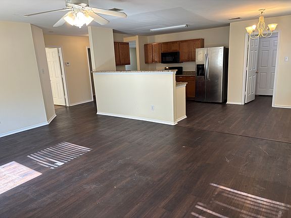 3rd image of 3910 Wisteria Way