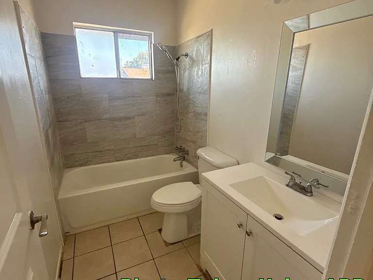 3500 N Chester Ave #C — Photo 3