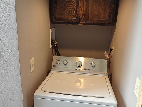 5th image of 3693 Robert Pl
