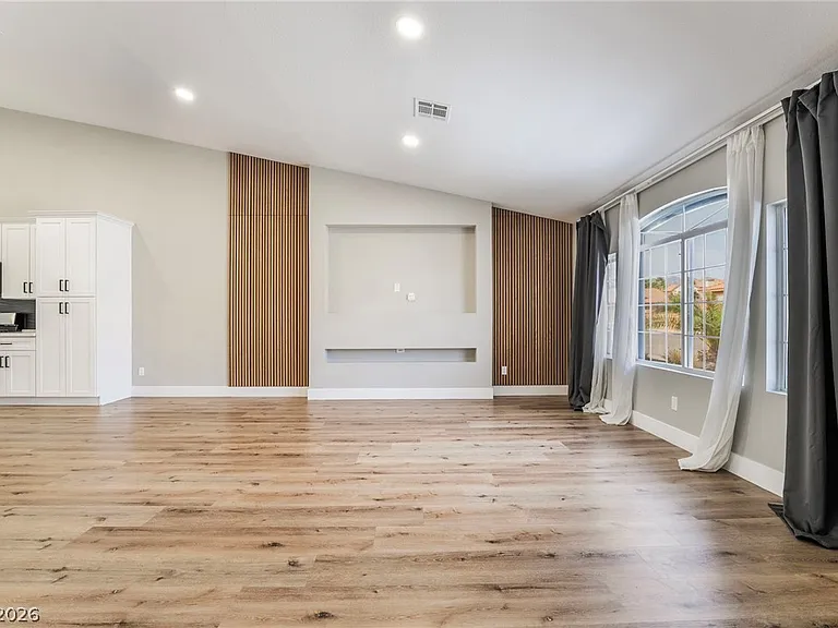 9171 W Viking Rd — Photo 8