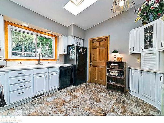 3rd image of 4281 Arbor Dr