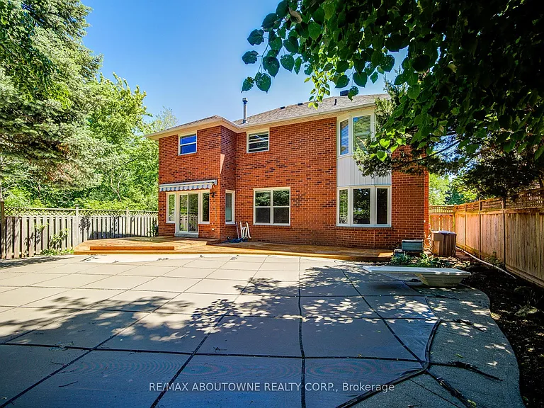 1273 Blackthorn Pl — Photo 38