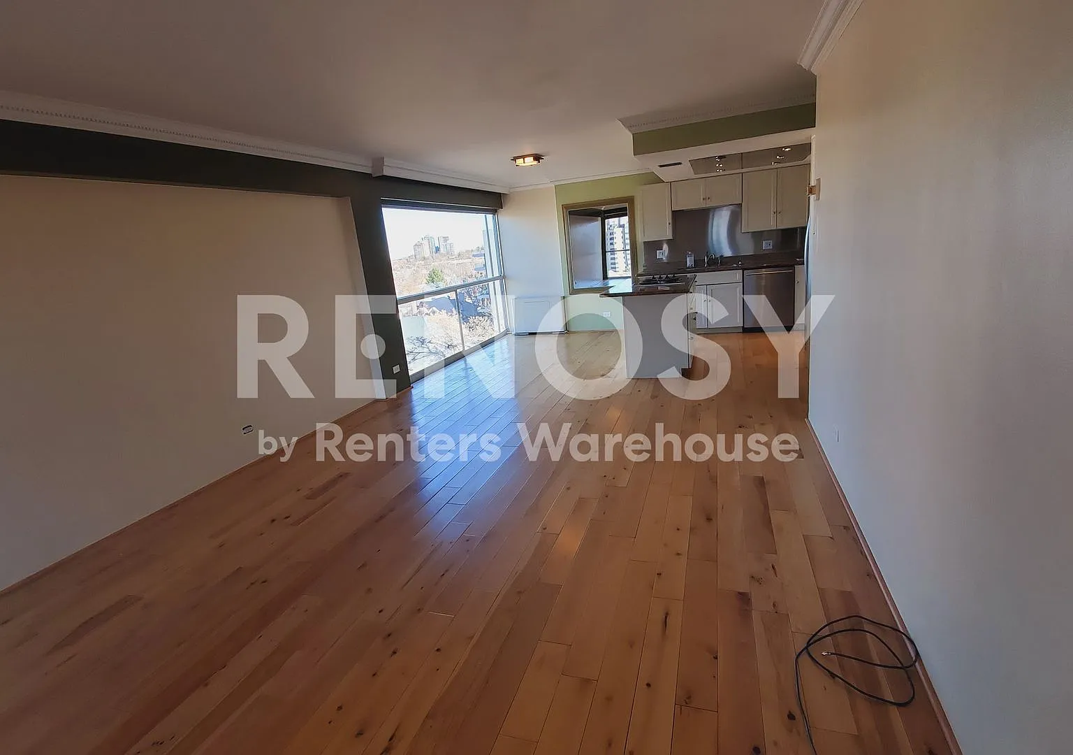 888 N Logan St — Photo 4