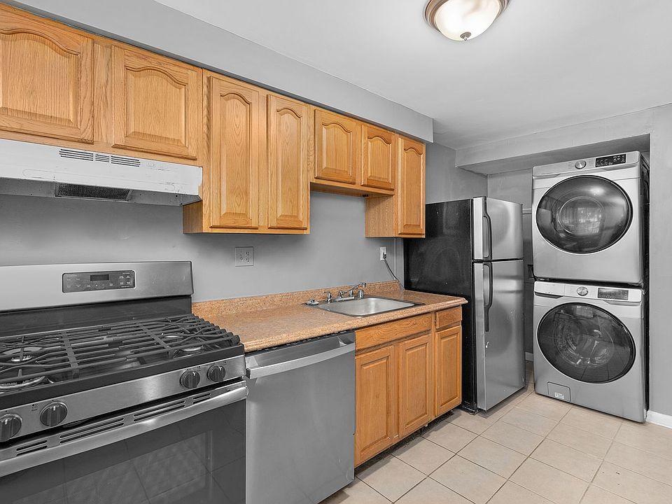 1st image of 1226 E Madison St