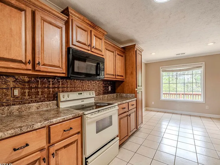 33 Rustic Bridge Dr — Photo 2