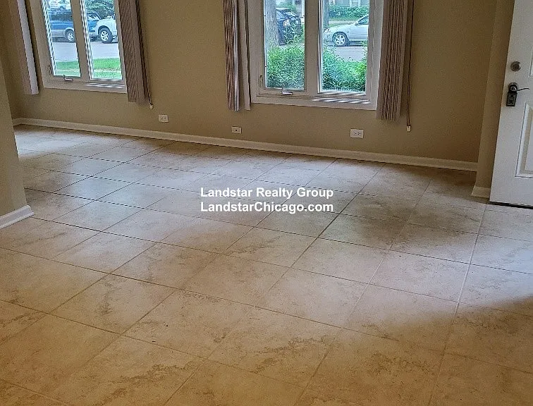 1170 Cove Dr — Photo 2