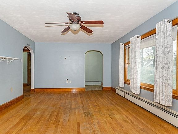 4th image of 9 Woodland Cir