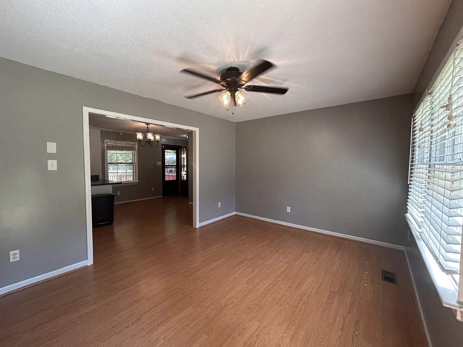 3 bed, 1.5 bath, $1,600 — Photo 2