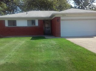 33850 Clifton Dr, Sterling Heights, MI 48310