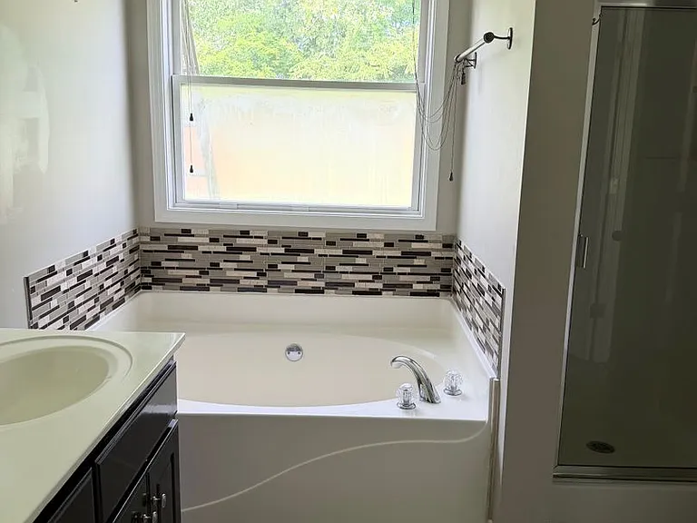 1354 Meadow Glen Rd — Photo 11