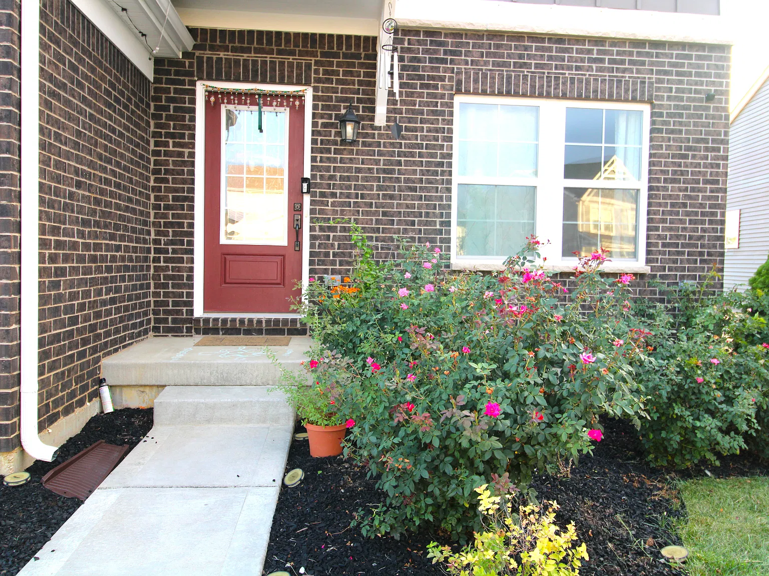 4 bed, 2.5 bath, 2608 sqft, $2,995 — Photo 2