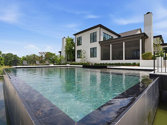 4th image of 818 Brentview Dr