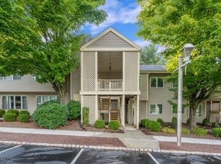 12 Augusta Dr, Annandale, NJ 08801