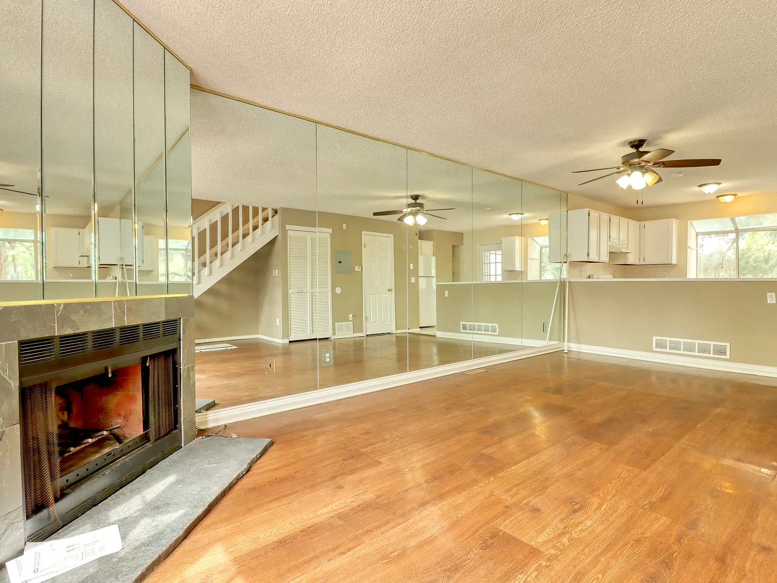 2 bed, 1.5 bath, 992 sqft, $1,800 — Photo 3