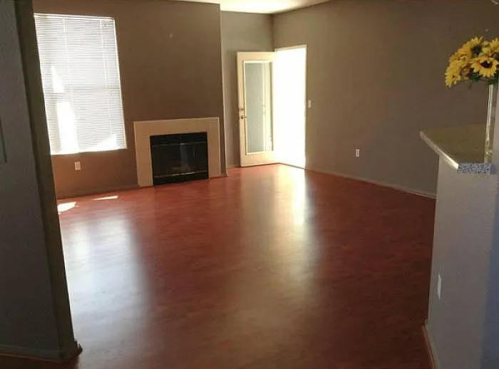 8555 W Russell Rd — Photo 4