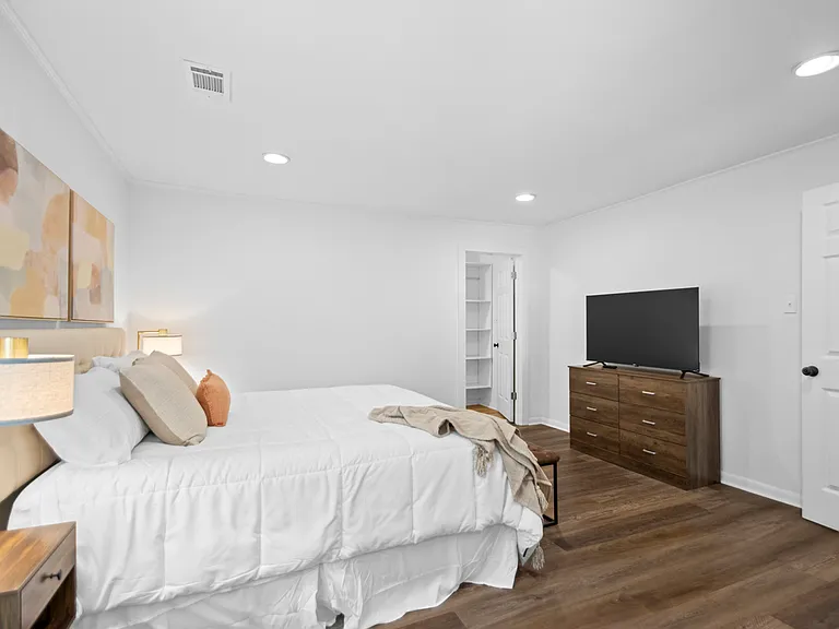 1801 N Polk St — Photo 10