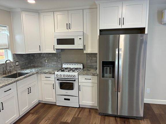 3rd image of 3263 Grande Vista Ave
